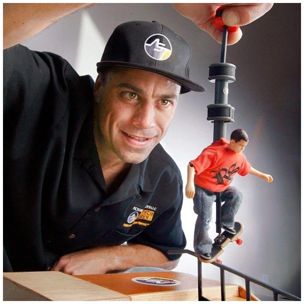 VINTAGE ACTION SPORTS TOYS RYAN SHECKLER 2008 – The Disturb House