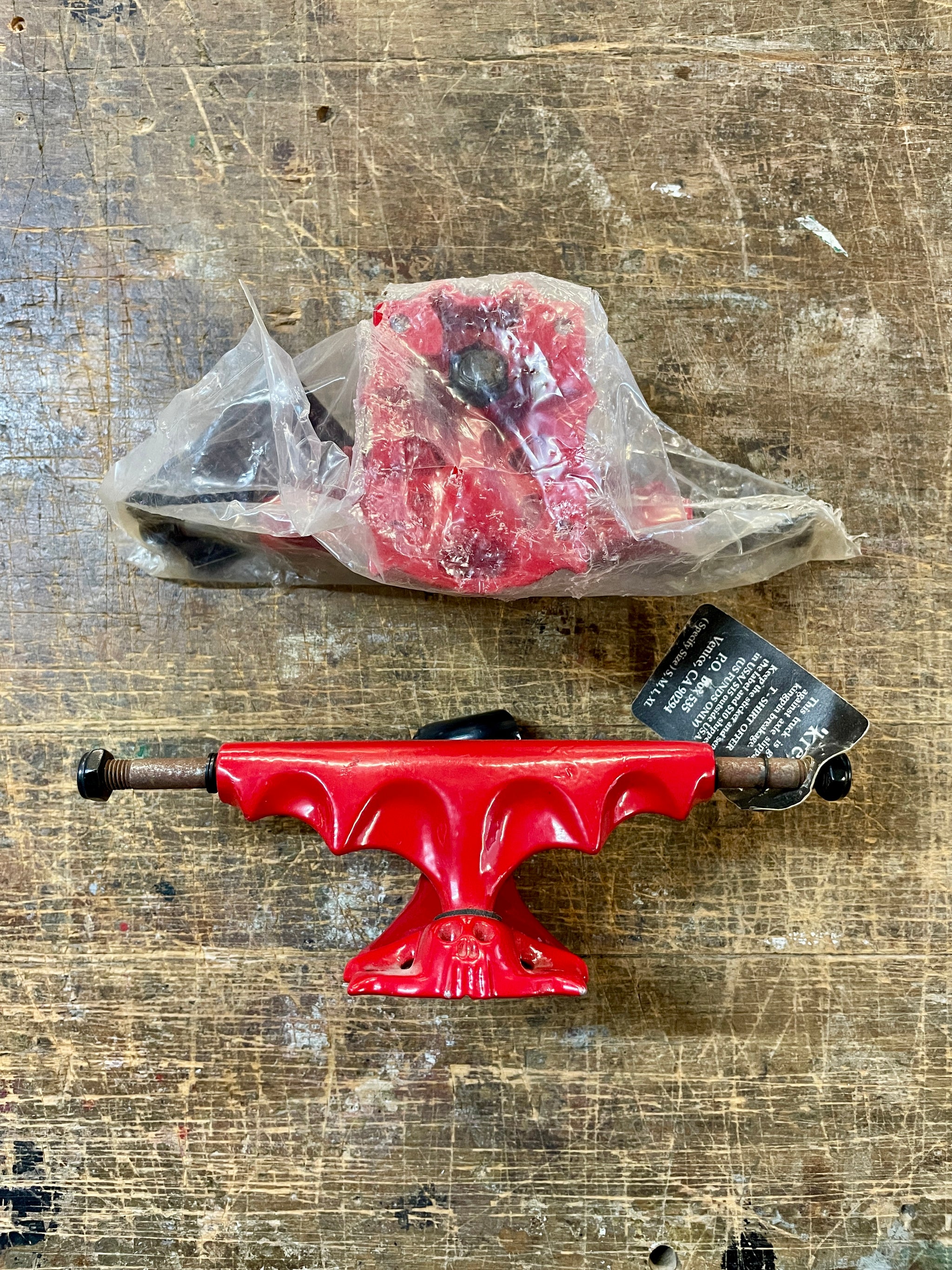 VINTAGE GRIND KING KREPER TRUCK RED (x2) – The Disturb House Skate