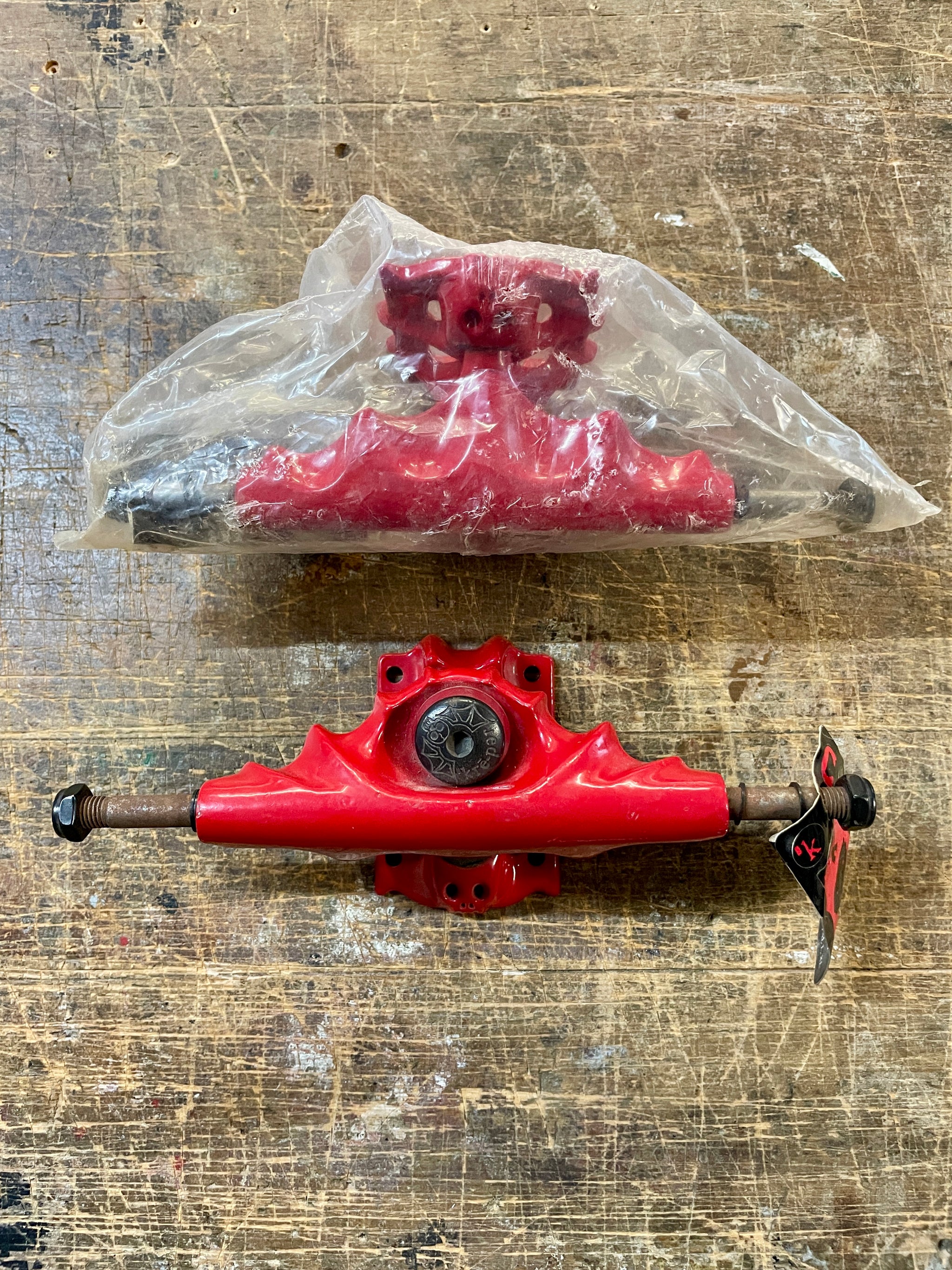 VINTAGE GRIND KING KREPER TRUCK RED (x2) – The Disturb House Skate